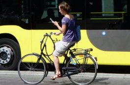 ¿Auriculares y celular prohibidos para Ciclistas en Buenos Aires?
