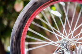 ¿Cómo prevenir una llanta de bici ponchada?